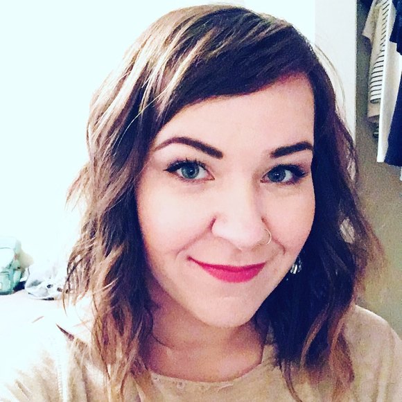 Meet your Posher, Laura - Picture 1 of 1